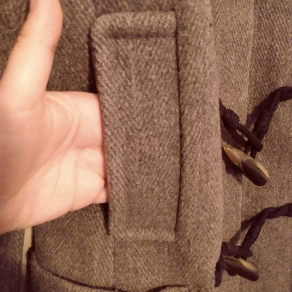 Thick gray wool winter pea coat from Banana Republic - Picture 7 of 10
